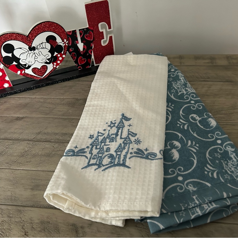 BNWT FROM Disney World Set of 2 Dish Towels °o°
